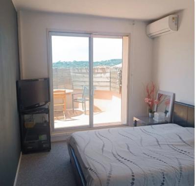 Chambre calme climatisée avec terrasse