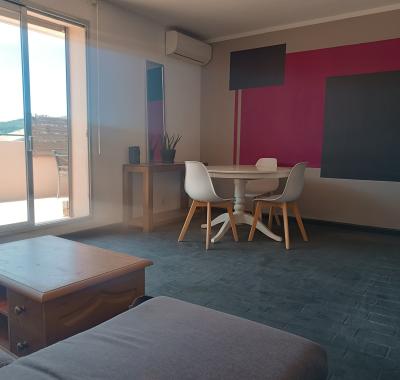 Chambre calme climatisée avec terrasse