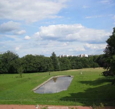 Très grande chambe avec salle de bain et wc privés à Ecully