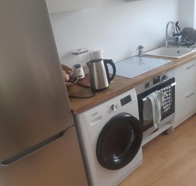 Chambre indépendante pour une femme calme