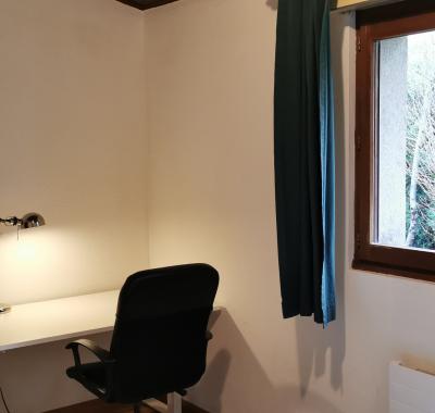 Chambre sympa dans une grande villa avec jardin et potager