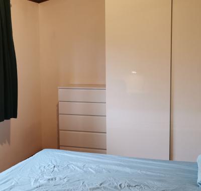 Chambre sympa dans une grande villa avec jardin et potager