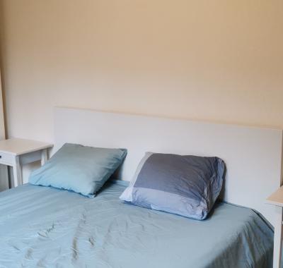 Chambre sympa dans une grande villa avec jardin et potager