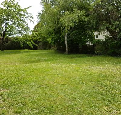 Chambre sympa dans une grande villa avec jardin et potager