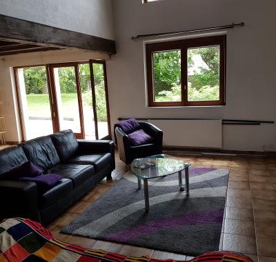 Chambre sympa dans une grande villa avec jardin et potager