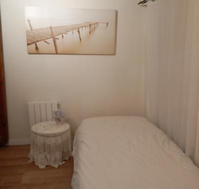 CHAMBRE A LOUER CALME DANS JARDIN (femme uniquement)