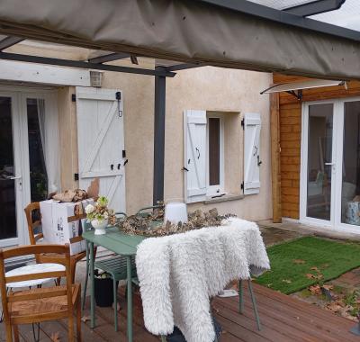 CHAMBRE A LOUER CALME DANS JARDIN (femme uniquement)