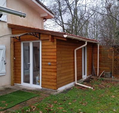 CHAMBRE A LOUER CALME DANS JARDIN (femme uniquement)