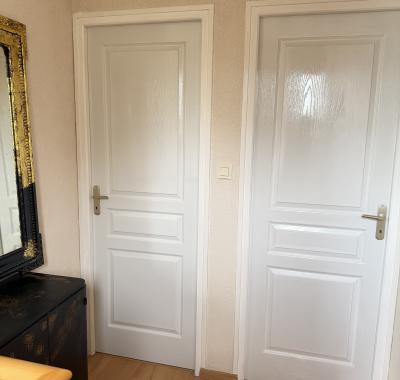 2 chambres avec salle de bain chacune