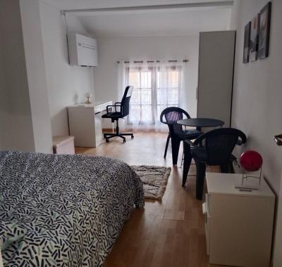 Colocation dans appartement meublé (2 pers au total)