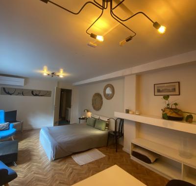 Studio avec clim, local vélo et parking