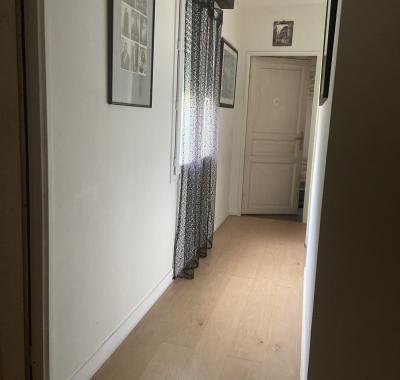 Chambre tout confort dans maison avec jardin