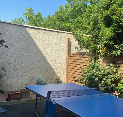 Chambre tout confort dans maison avec jardin