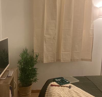 Chambre tout confort dans maison avec jardin