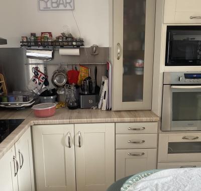 Chambre tout confort dans maison avec jardin