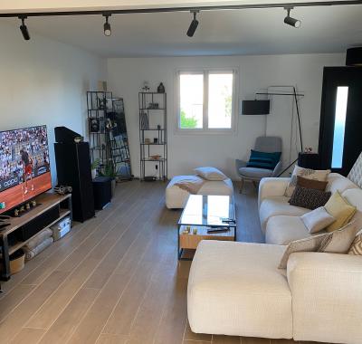 Chambre avec salle de bain privative