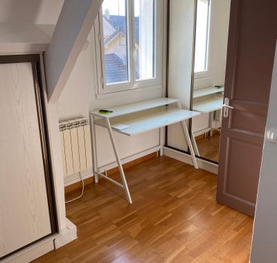 Chambre avec salle de bain privative