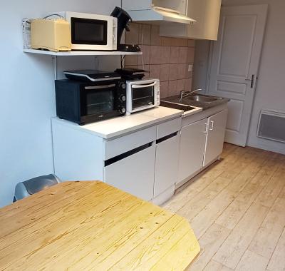 Chambre meublée avec Douches et Toilettes privatives