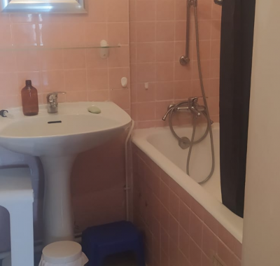 Appartement studio de 40m2, intramuros, à 5 minutes de la gare à pied