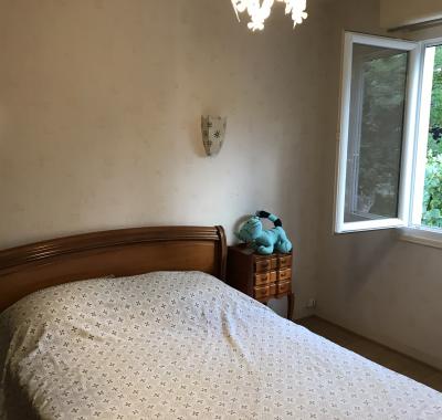 Chambre dans maison avec jardin