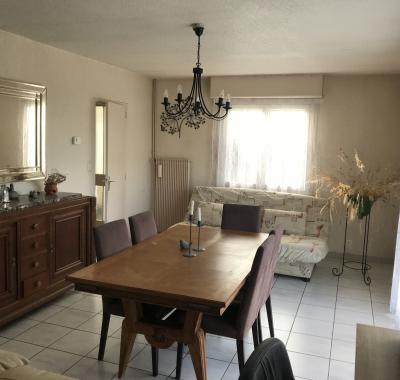 Chambre dans maison avec jardin