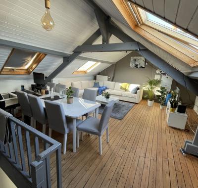 Chambre meublée à deux pas de l'Henalux