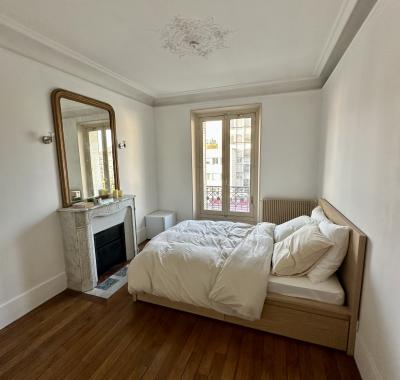 Chambre privée au pied du métro