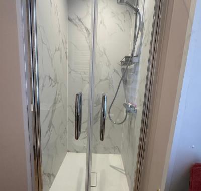 Chambre oklm avec salle douche et wc privée