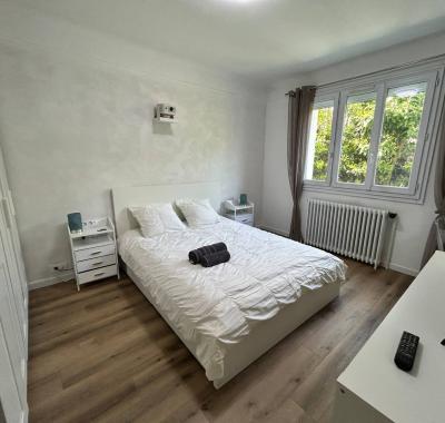 Chambre dans Gde maison, proche RER A -univ-Gdes Ecoles