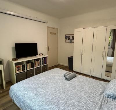 Chambre dans Gde maison, proche RER A -univ-Gdes Ecoles