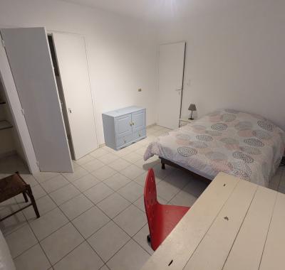 Chambre meublée en colocation avec grand séjour, La Crèche Centre