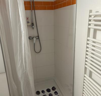 Location chambre avec salle de bains wc individuels