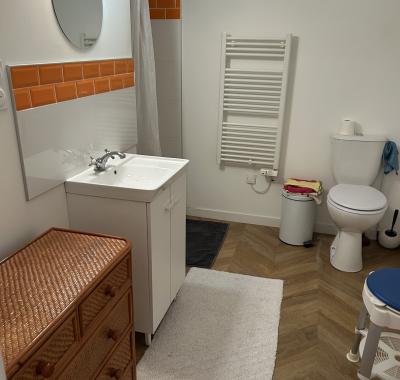 Location chambre avec salle de bains wc individuels