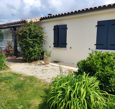 Chambre dans maison climatisée