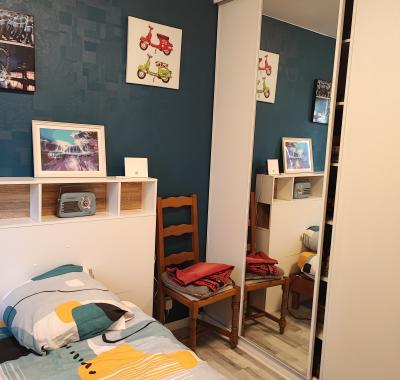 Chambre dans maison climatisée