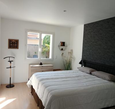 Chambre avec salle d'eau et wc privatifs à louer