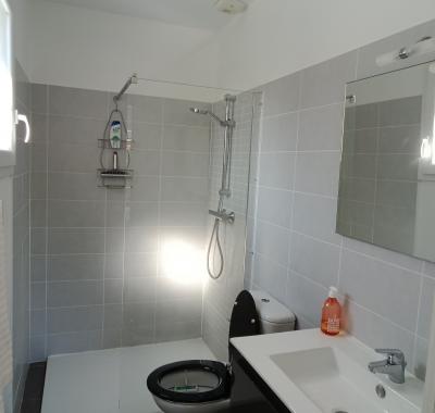 Chambre avec salle d'eau et wc privatifs à louer