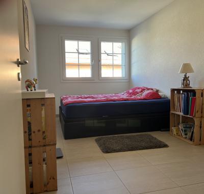 Chambre à louer, salle de bain, parking gratuit