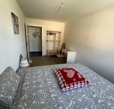 Chambre à louer, salle de bain, parking gratuit