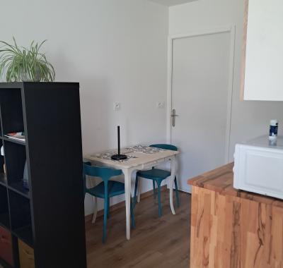 Studio entièrement indépendant wc sdb cuisine