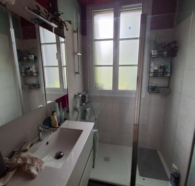 Chambre chez l'habitant  disponible en semaine , jamais le we