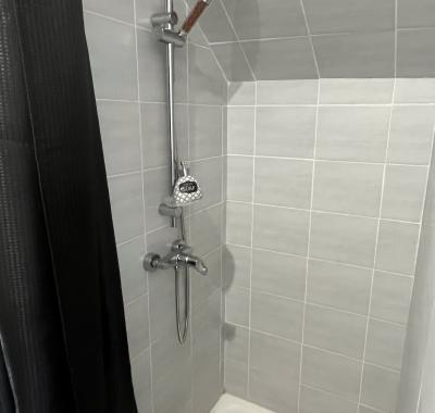 Chambre avec Sde privée près du campus et tram B