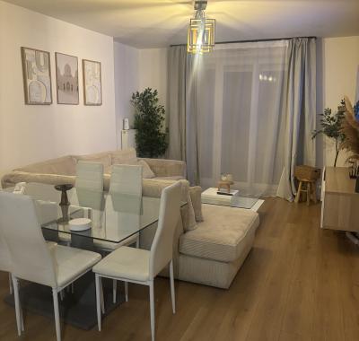 CHAMBRE MEUBLÉE À LOUER – FEMME UNIQUEMENT – DISPONIBLE IMMÉDIATEMENT
