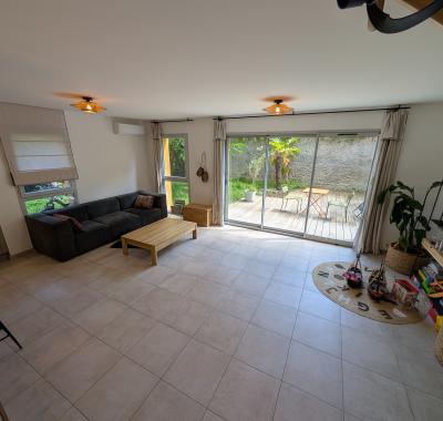 Chambre meublée avec SDB privative dans grande maison Lyon 5
