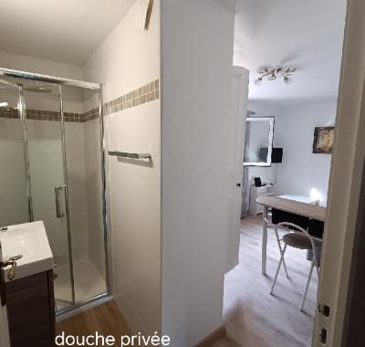 Chambre meublée