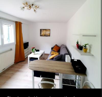 Chambre meublée