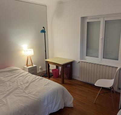 CHAMBRE A LOUER POUR ÉTUDIANTE