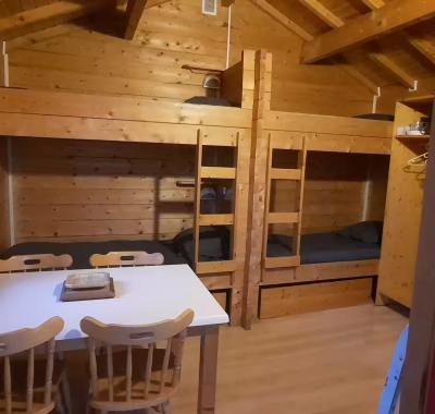 Chalet Le Cerf - terrain de pétanque - canoë - lacs du Jura