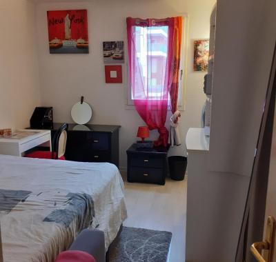 Chambre pour fille chez l’habitant