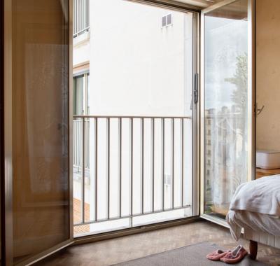 Chambre meublée avec Douche/WC privée pour étudiante.
